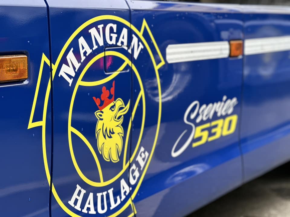 Mangan Haulage truck logistics logo